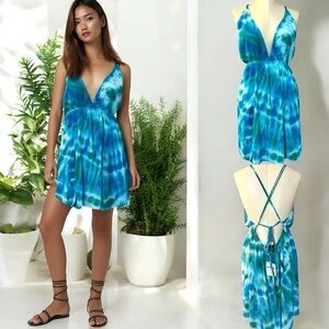 052 Forever 21 | NWT Boho Ocean Blue Tie-Dye Plunge Neck Mini Dress (Size L)